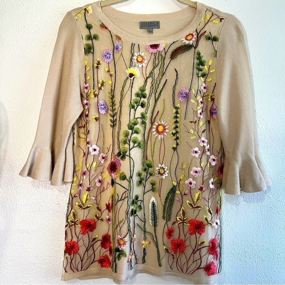 Joseph A. beige floral top with 3/4th flared sleeves. Sz S. Preowned. EUC. - Picture 6 of 10